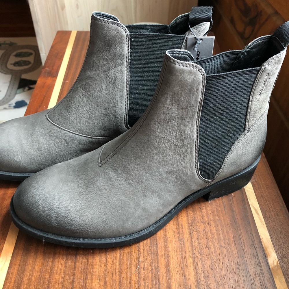 Boot - Picture 2 of 3